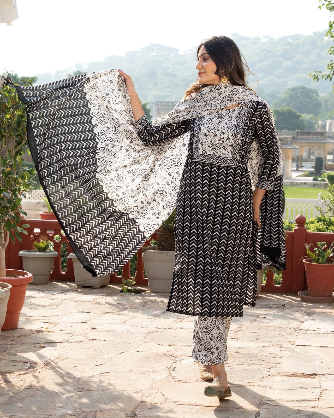 Black & White Zigzag Print Cotton Kurta Pant Suit Set