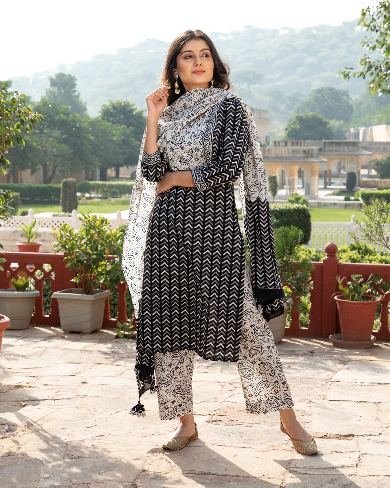 Black & White Zigzag Print Cotton Kurta Pant Suit Set