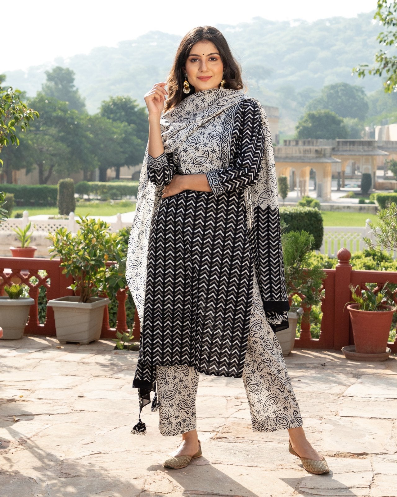 Black & White Zigzag Print Cotton Kurta Pant Suit Set