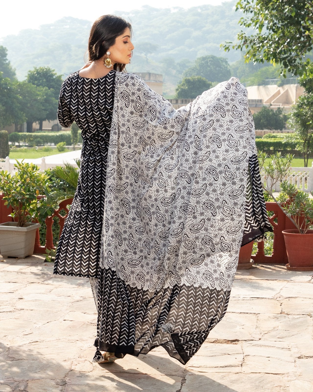 Black & White Zigzag Print Cotton Kurta Pant Suit Set